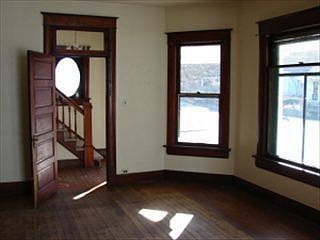 3rd image of 633 Corby St