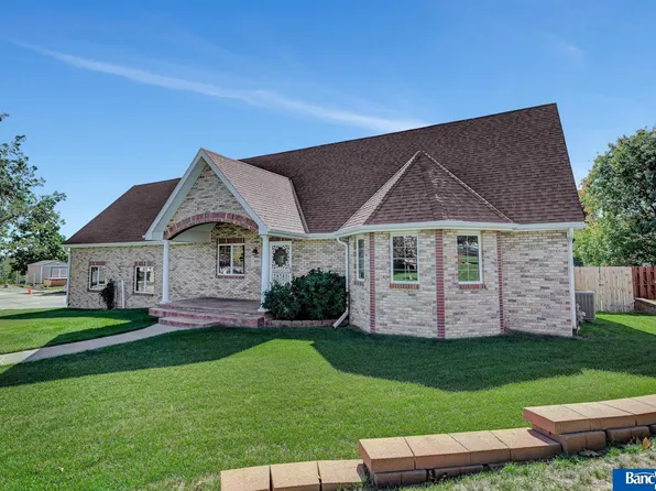 8055 Leighton Ave, Lincoln, NE 68507