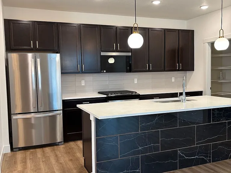 5063 McKinnon Ct — Photo 4