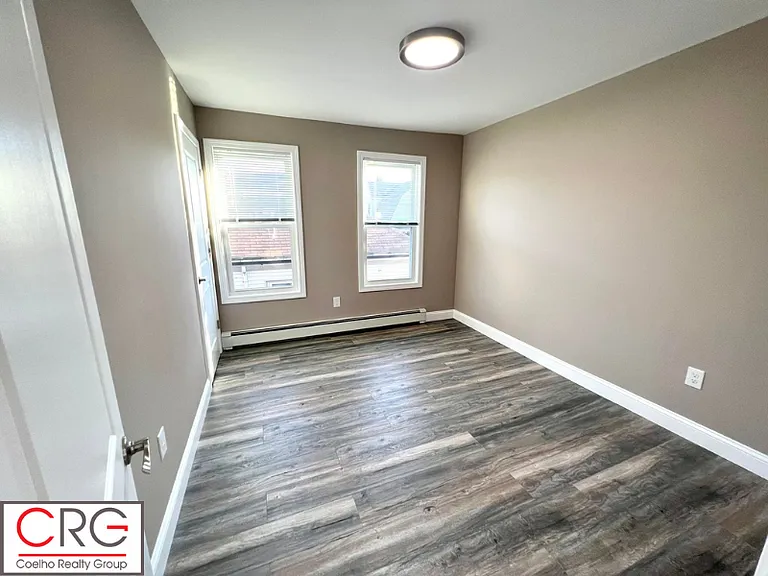 14 Vermont Ave #3 — Photo 31