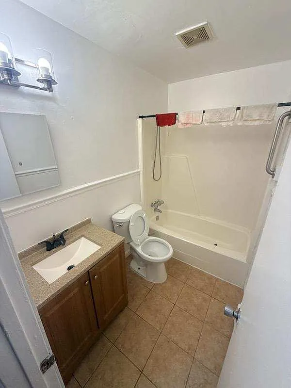 Photo 2 of 6 - 3228 Lens Ave #AB - Norfolk, VA Building Photo - 3228 Lens Ave #AB