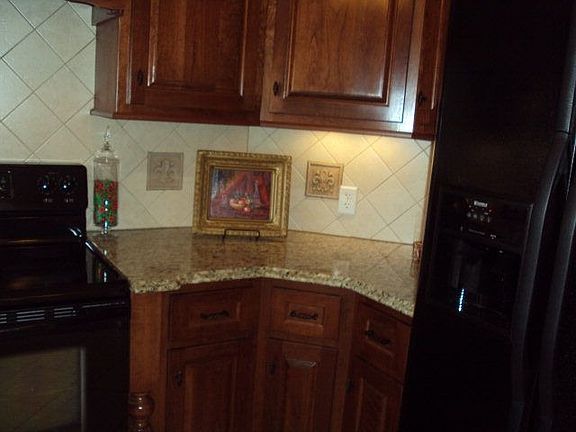 3rd image of 102 Charles Towne Dr