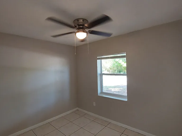 722 W Cleveland Ln — Photo 15