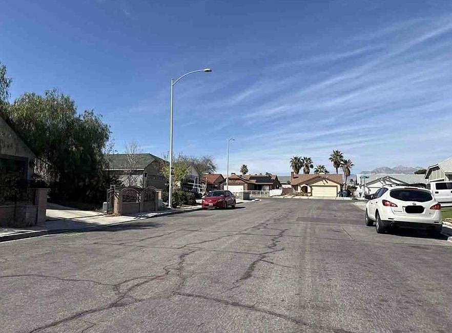 Exterior Neighborhood (street photo)