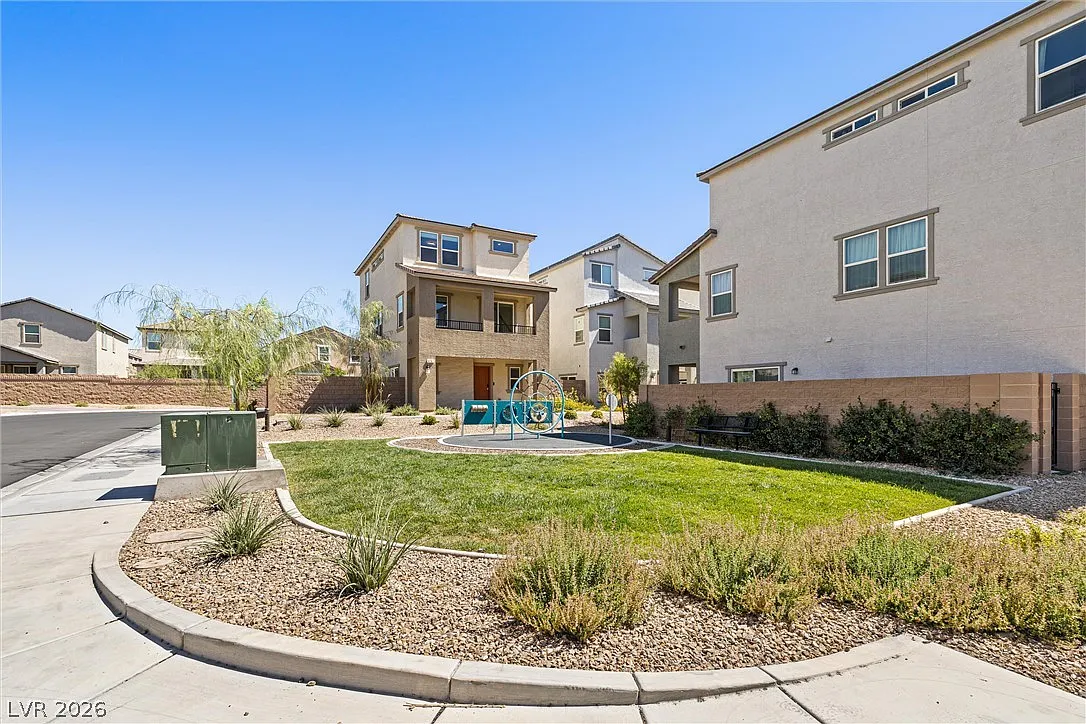 3 bed, 3.5 bath, 1846 sqft, $2,500 — Photo 3