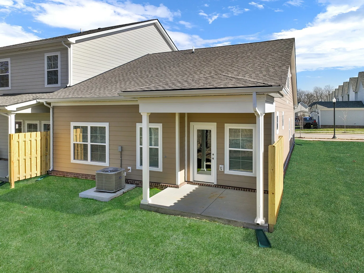 3 bed, 3.0 bath, 1802 sqft, $3,515 — Photo 3