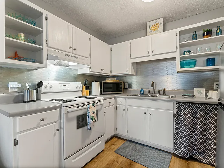 4027 Dolphin Dr #4023 — Photo 8