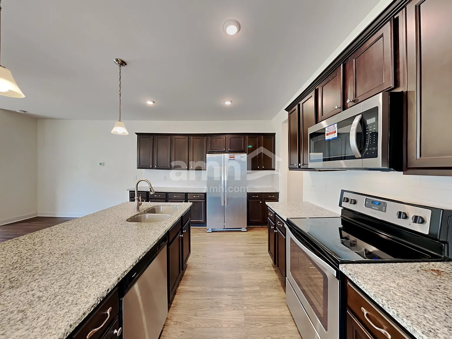 5 bed, 4.0 bath, 2675 sqft, $2,690 — Photo 3