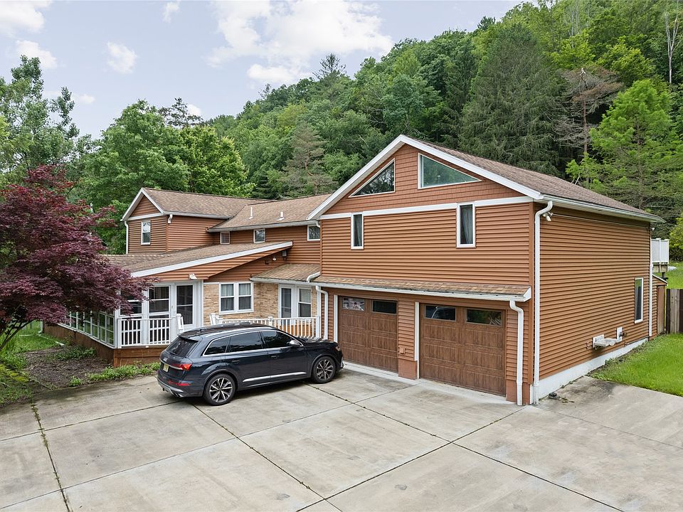 1st image of 453 Grippen Hill Rd