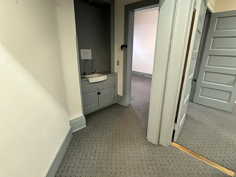 1524 N Farwell Ave — Photo 12