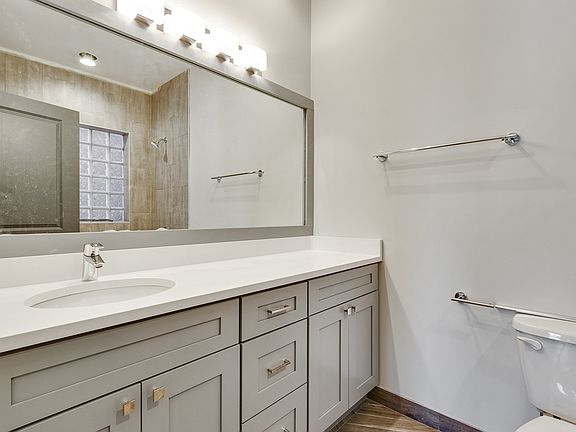 4th image of 2710 1/2 N Wayne Ave #2