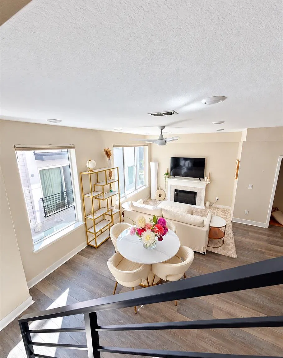 2 bed, 2.5 bath, 1341 sqft, $3,295 — Photo 1