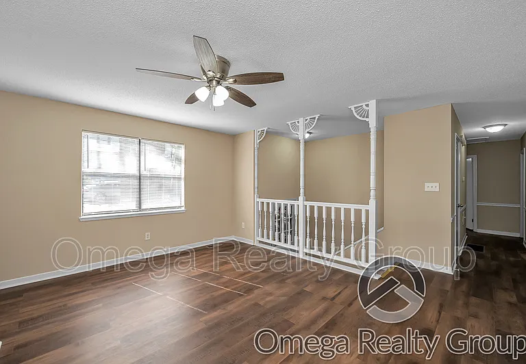 3126 Sleepy Hollow Dr — Photo 4