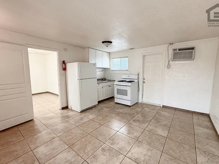 3601 W Melvin St — Photo 31
