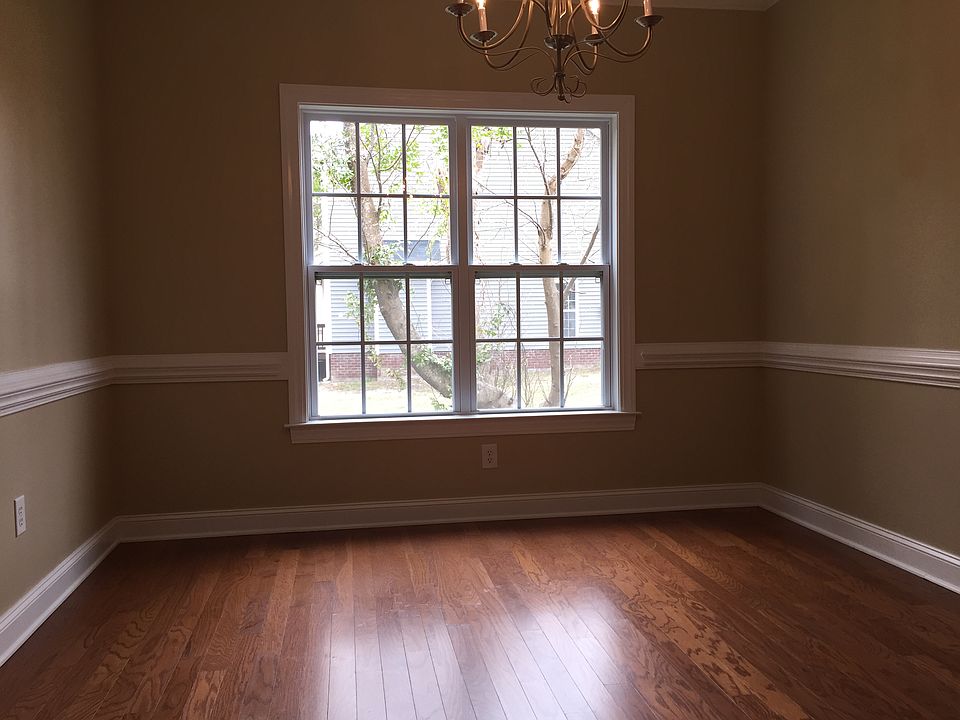 2nd image of 215 Palisades Way