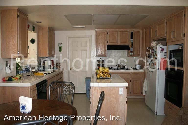 2nd image of 2424 Eastridge Loop
