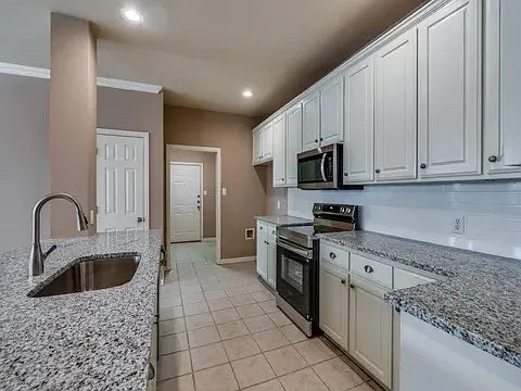 4612 Oak Club Dr — Photo 6