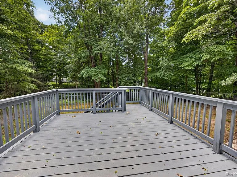 179 Roosevelt Rd — Photo 48