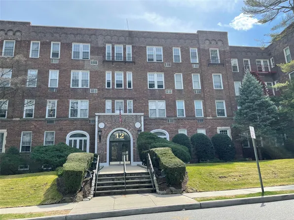 12 Hamilton Place #A4, Garden City, NY 11530