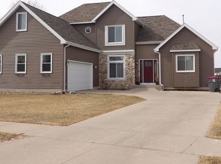 547 S 6th St, Evansville, WI 53536