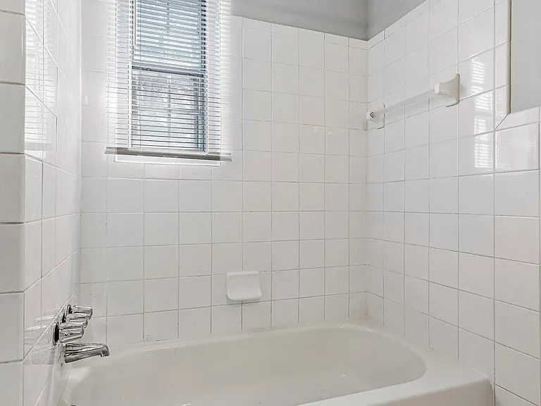1808 W Abingdon Dr #301 — Photo 7