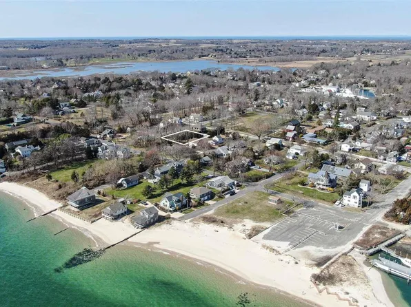 630 4th Street, New Suffolk, NY 11956