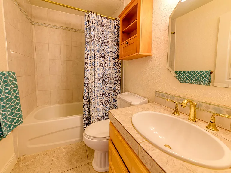 Full bathroom on guest wing