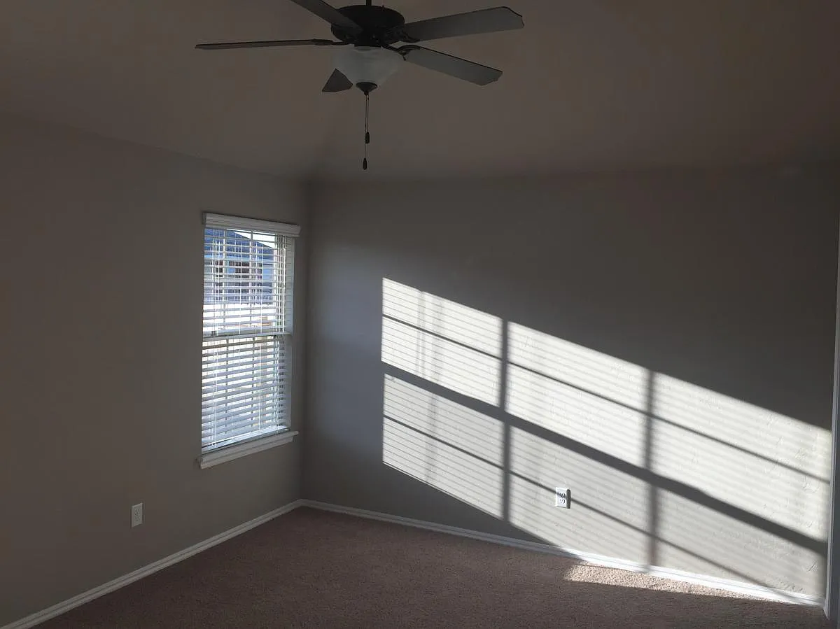 3 bed, 1280 sqft, $1,560 — Photo 3