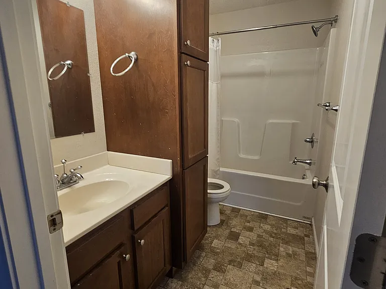 102 Frances Ct — Photo 9