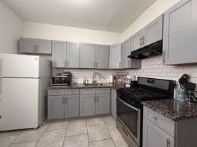 35 Dwight St, Jersey City, NJ