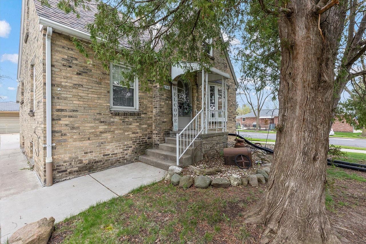 2310 West Goldcrest AVENUE, Milwaukee, WI 53221 Zillow
