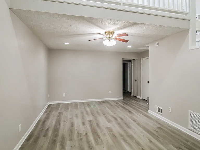 6875 Fielder Ct — Photo 6