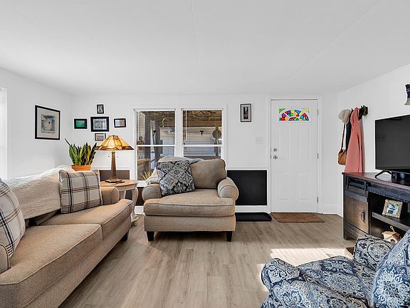 4th image of 74 Boone Loop