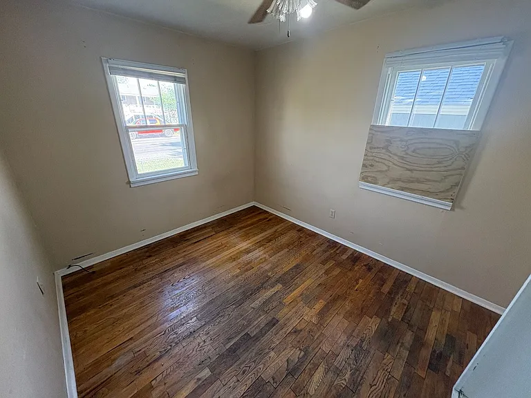 504 Howard Ave — Photo 12