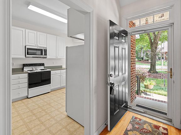 5th image of 8735 Courage Ct