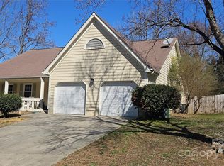 9901 Fairlea Dr, Charlotte, NC 28269