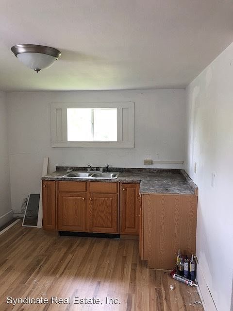 2nd image of 601 1st St APT A