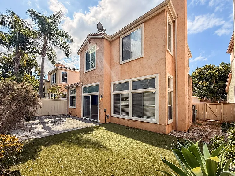 5423 Renaissance Ave — Photo 21