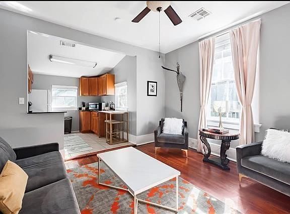 4th image of 1512 Prytania St #A