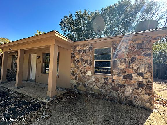 3rd image of 3145 Mayfair Dr