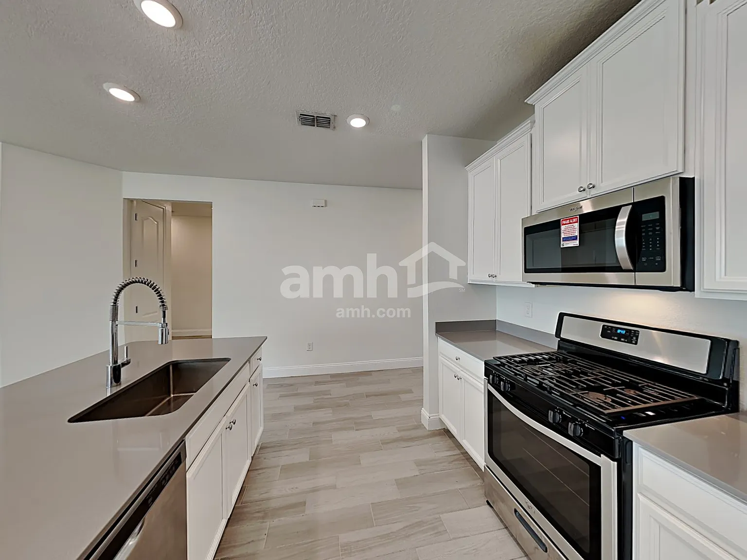 4 bed, 2.0 bath, 2124 sqft, $2,830 — Photo 4