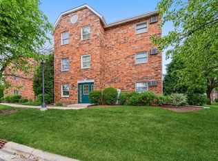 4408 W Shamrock Ln, McHenry, IL 60050