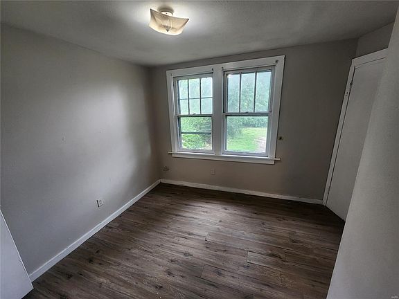 5th image of 8306 McLaran Ave