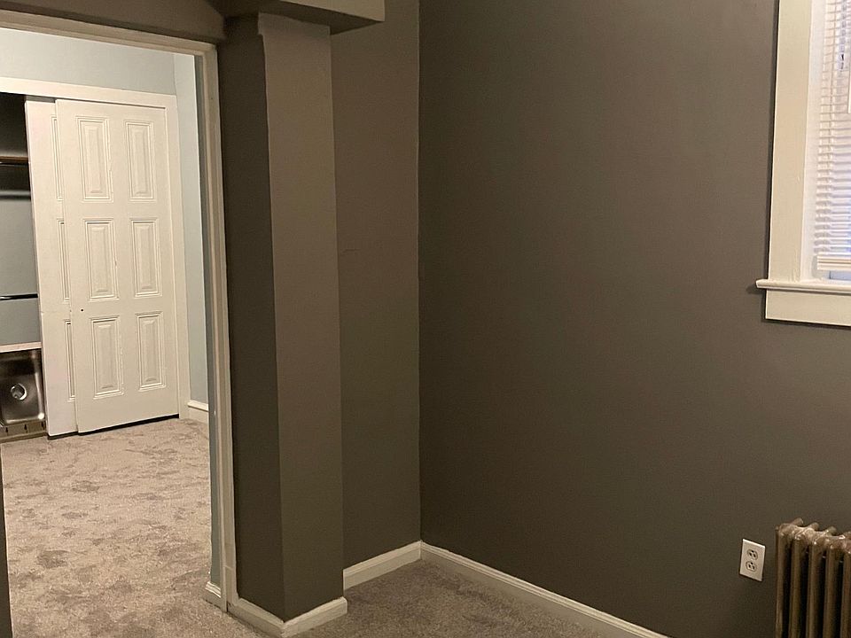 Rear bedroom