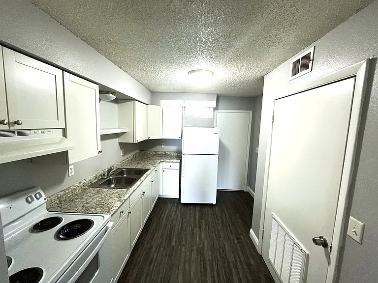 Villas Of Oakdale — Photo 4
