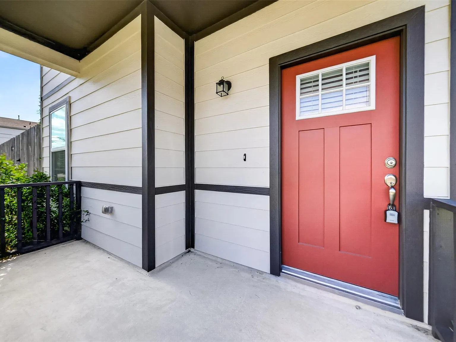 3 bed, 2.5 bath, 1953 sqft, $2,100 — Photo 2