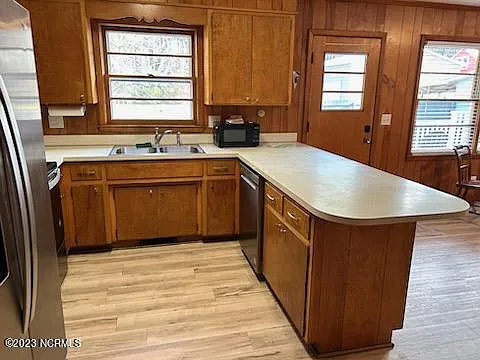 3 bed, 2.0 bath, 1550 sqft, $2,300 — Photo 4