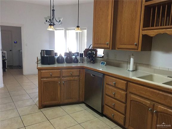 4th image of 2712 Bluebird Ave