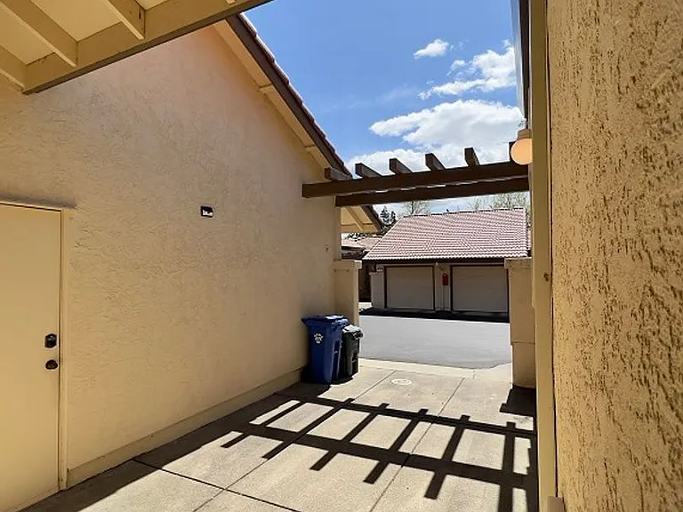 64 Fountain Grove Cir — Photo 25