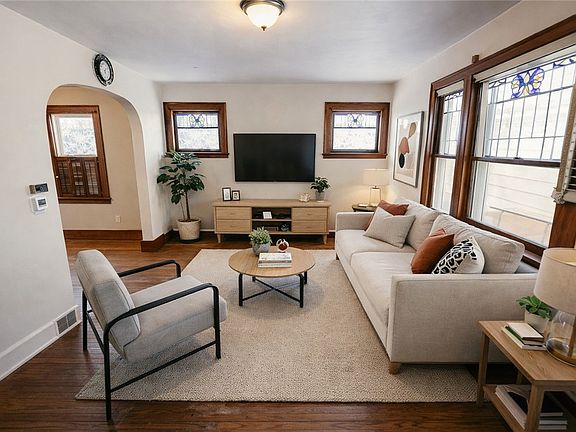 5th image of 189 Cravenwood Ave